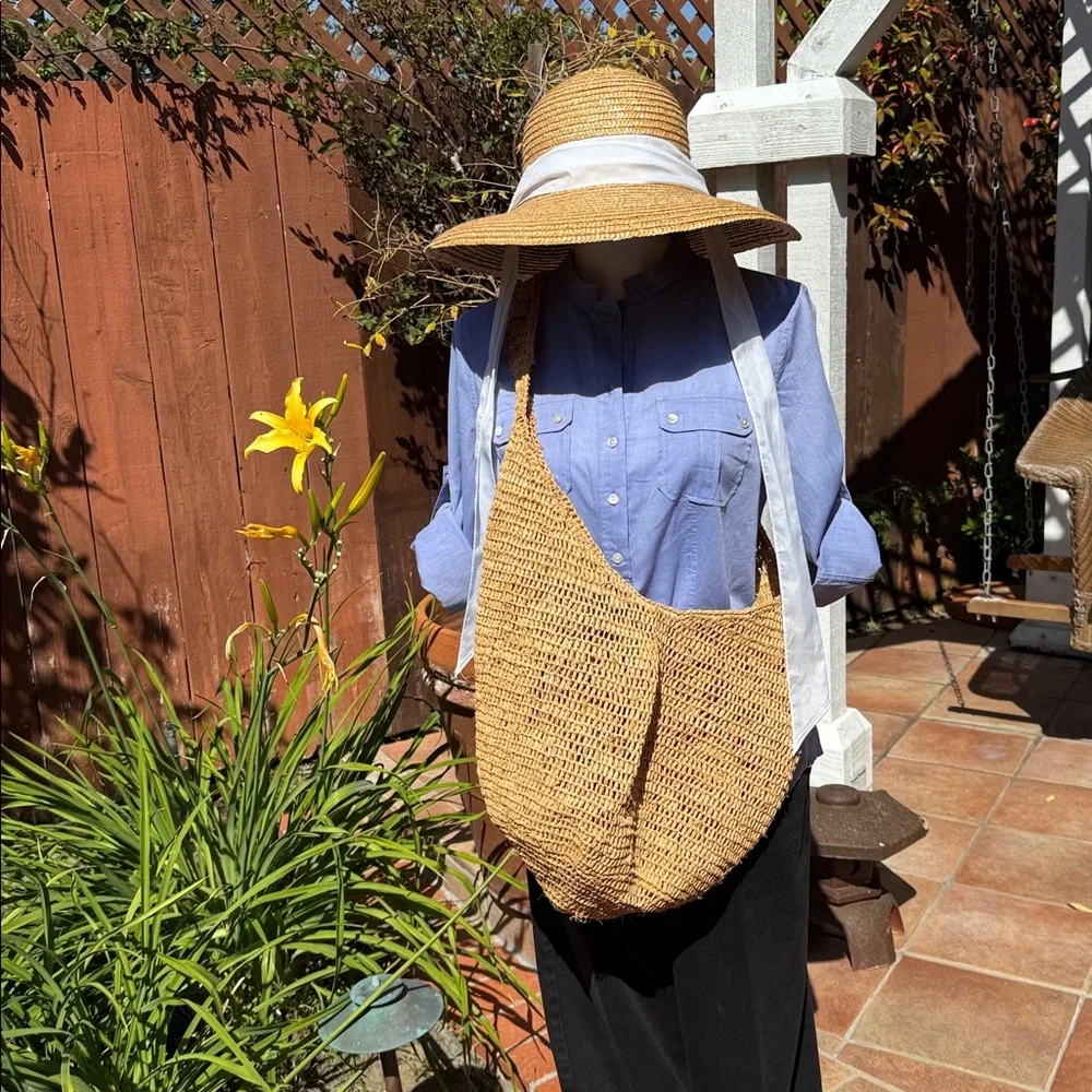 Handwoven Raffia Shoulder Bag - Picture 4 of 4